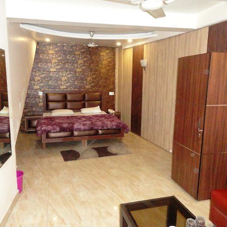 Oyo 12976 Hotel New Fiza 贾姆穆 外观 照片