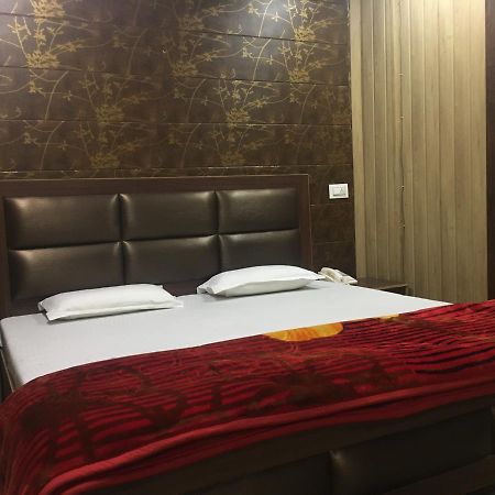 Oyo 12976 Hotel New Fiza 贾姆穆 外观 照片