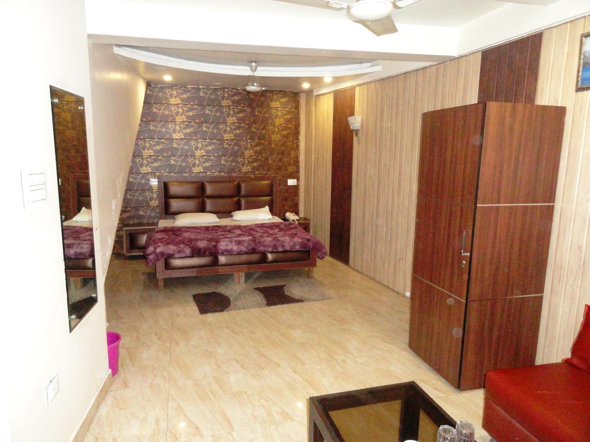 Oyo 12976 Hotel New Fiza 贾姆穆 外观 照片