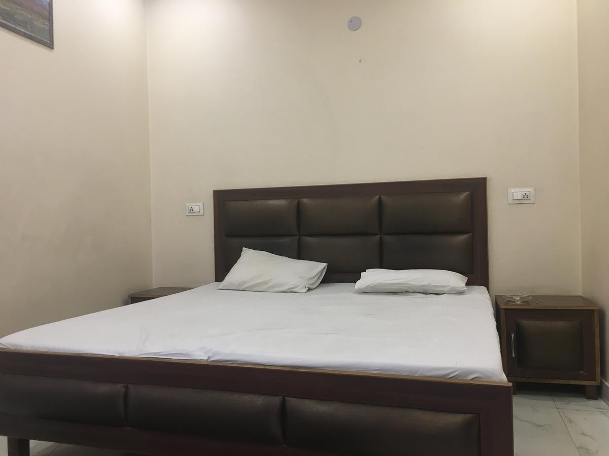 Oyo 12976 Hotel New Fiza 贾姆穆 外观 照片