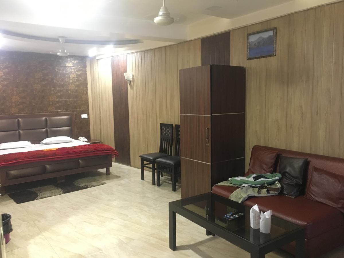 Oyo 12976 Hotel New Fiza 贾姆穆 外观 照片