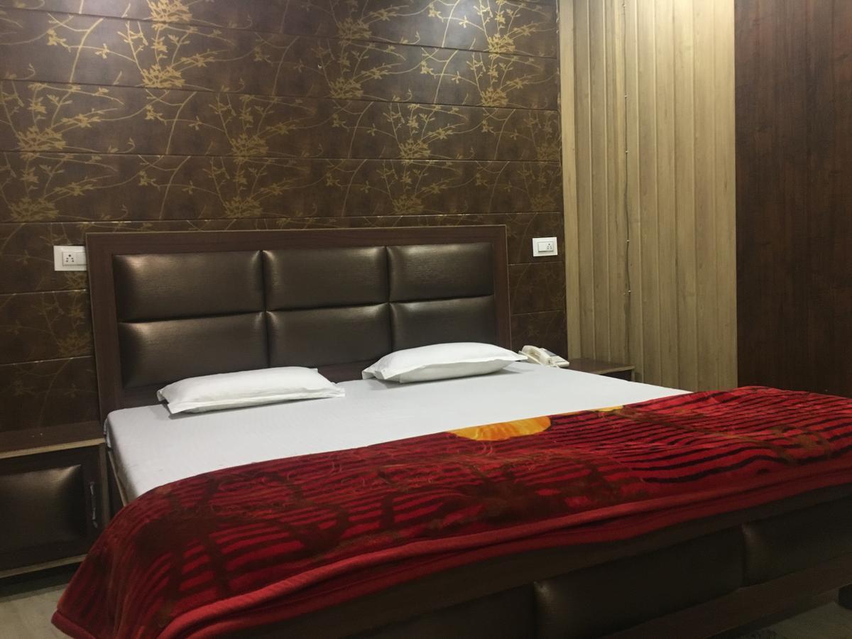 Oyo 12976 Hotel New Fiza 贾姆穆 外观 照片