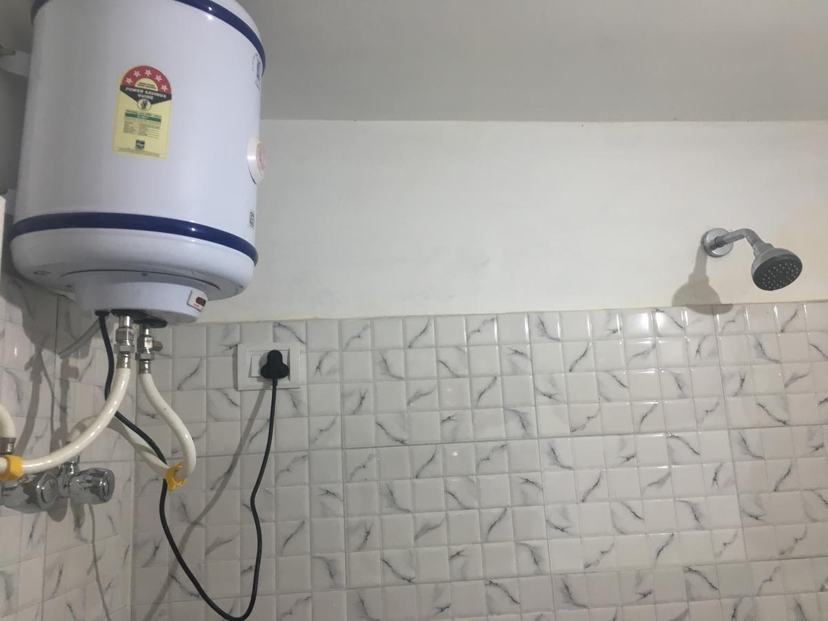 Oyo 12976 Hotel New Fiza 贾姆穆 外观 照片
