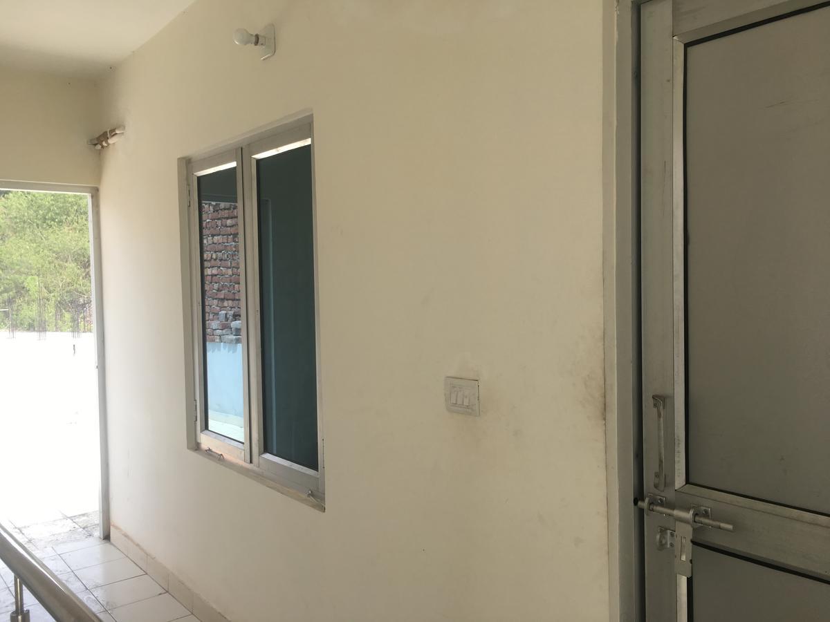 Oyo 12976 Hotel New Fiza 贾姆穆 外观 照片