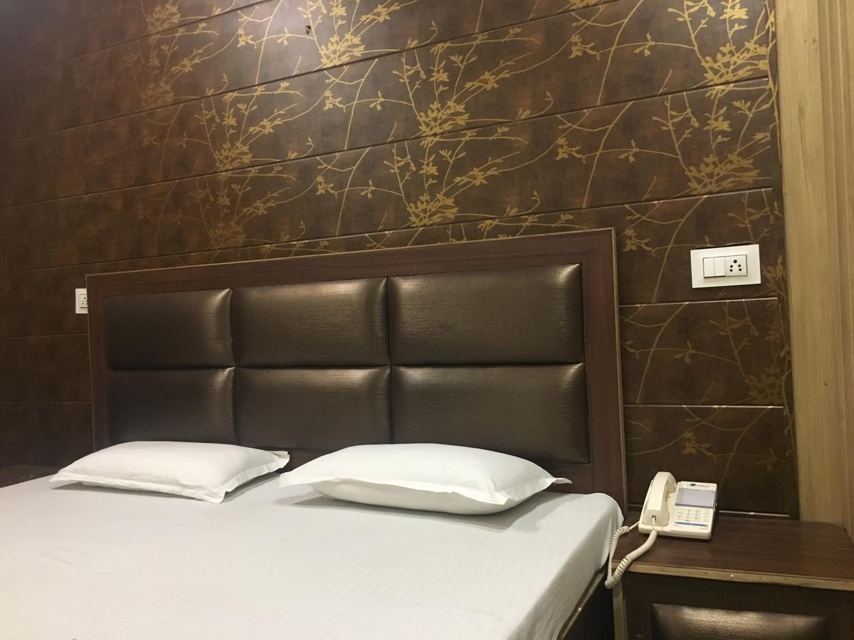 Oyo 12976 Hotel New Fiza 贾姆穆 外观 照片