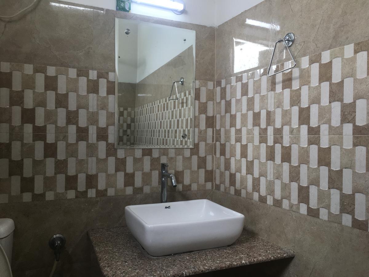 Oyo 12976 Hotel New Fiza 贾姆穆 外观 照片
