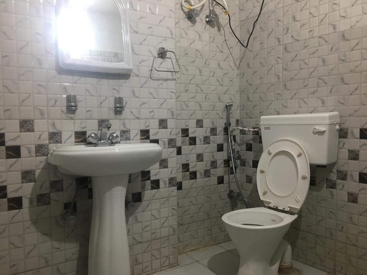 Oyo 12976 Hotel New Fiza 贾姆穆 外观 照片