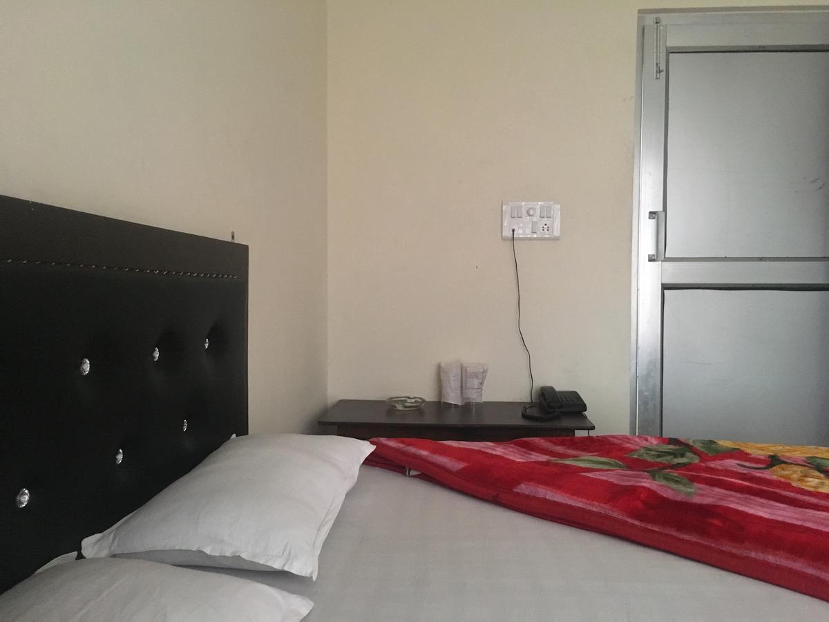 Oyo 12976 Hotel New Fiza 贾姆穆 外观 照片
